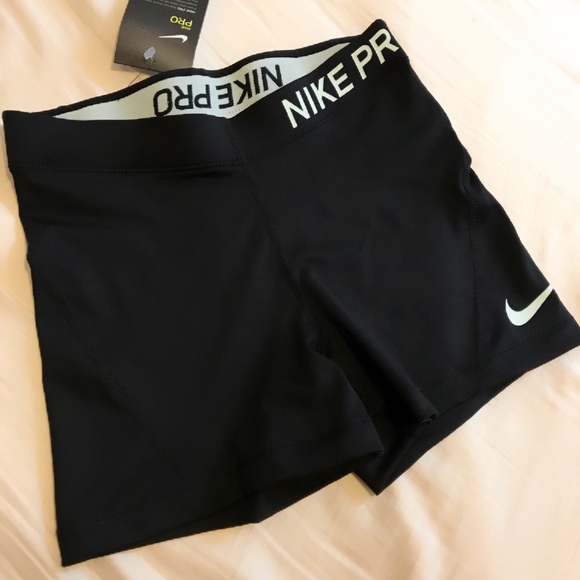 Nike Pants - Nike pro short